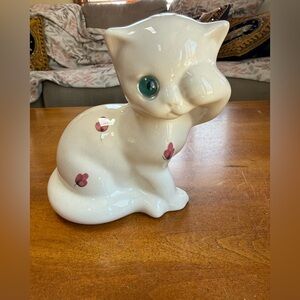 VINTAGE ELPA ALCOBACA PORTUGAL WHITE FLORAL BLUE EYE PEEK A BOO KITTY FIGURINE